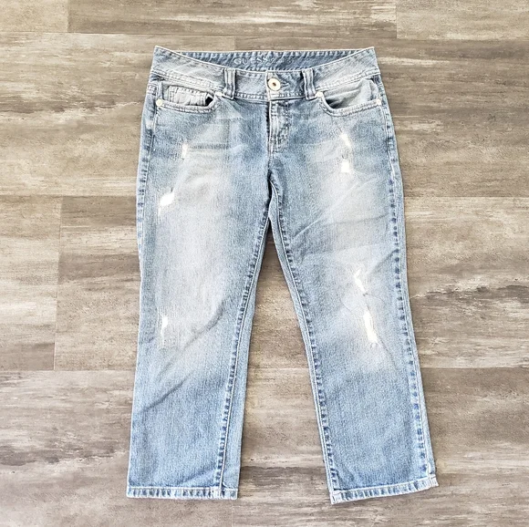 Denim Distressed Guess Cropped Jean - Picture 1 of 3
